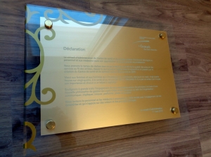 Plaque acrylique avec stratifié or